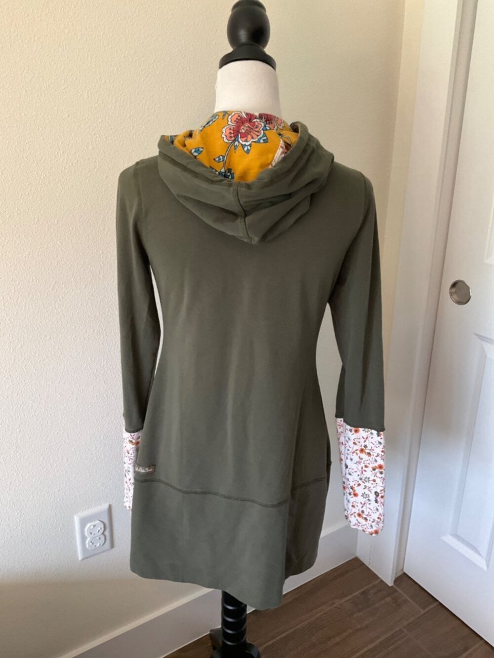 Matilda Jane sz Small Patches of Light Green Zip-Up Hoodie - Picture 4 of 6